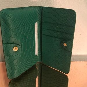 Gigi New York iPhone wallet